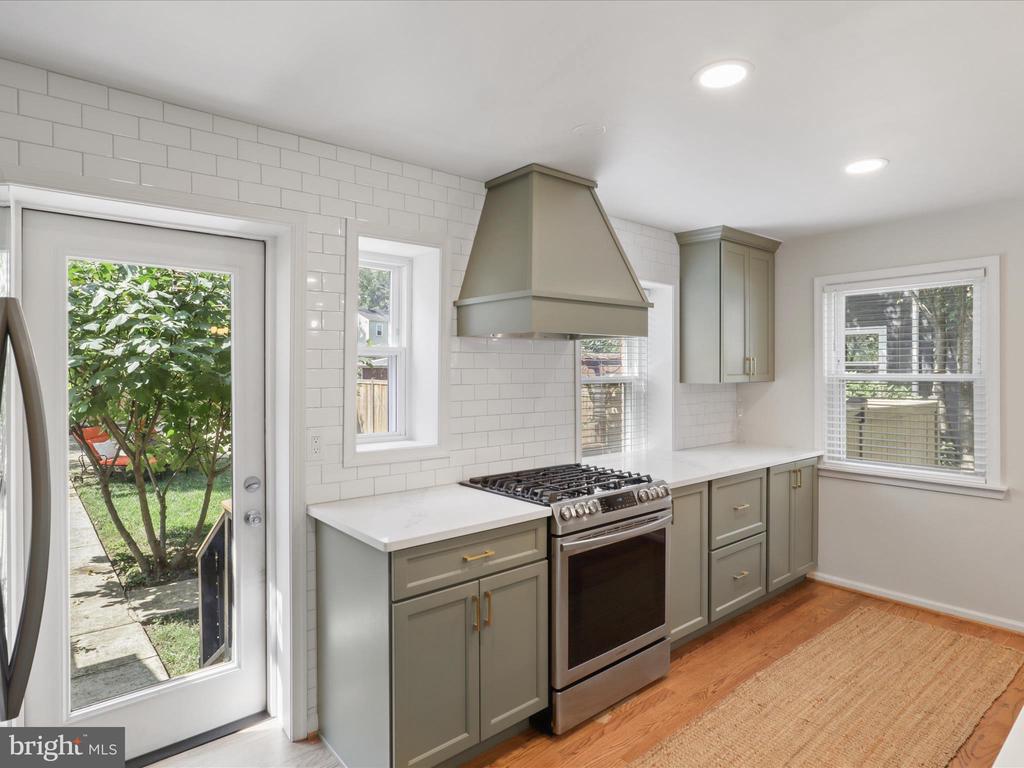2111 ARLINGTON TERRACE