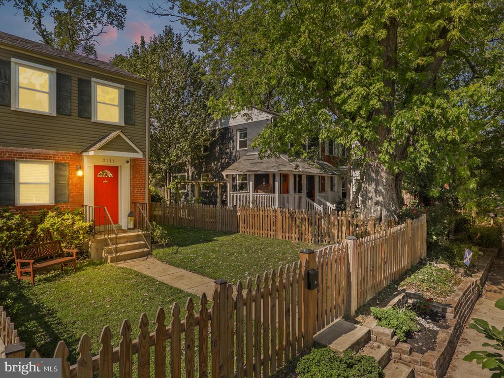 2111 ARLINGTON TERRACE
