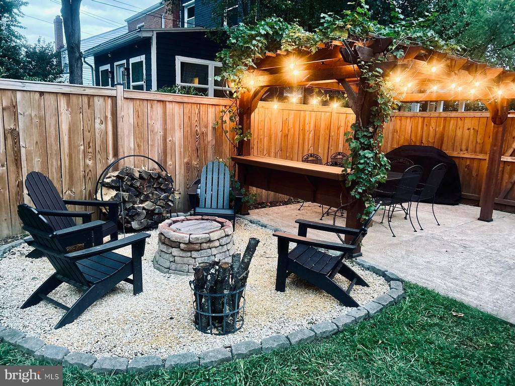 2111 ARLINGTON TERRACE