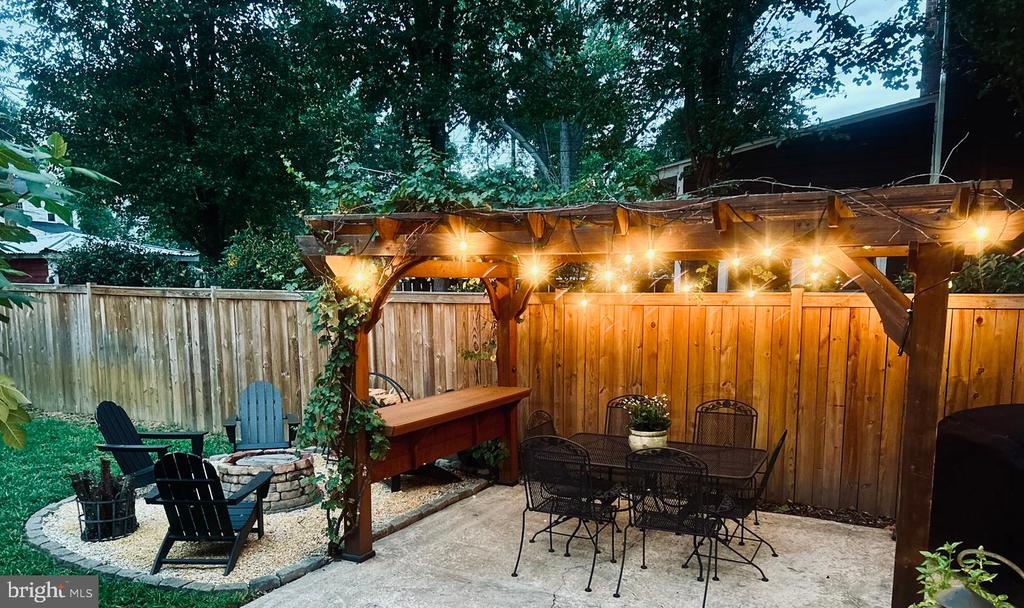 2111 ARLINGTON TERRACE