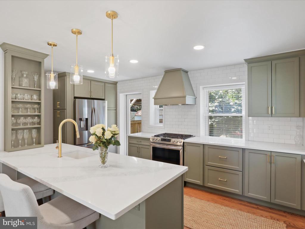 2111 ARLINGTON TERRACE