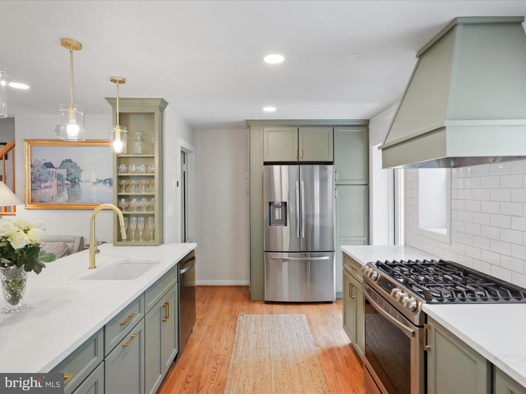 2111 ARLINGTON TERRACE
