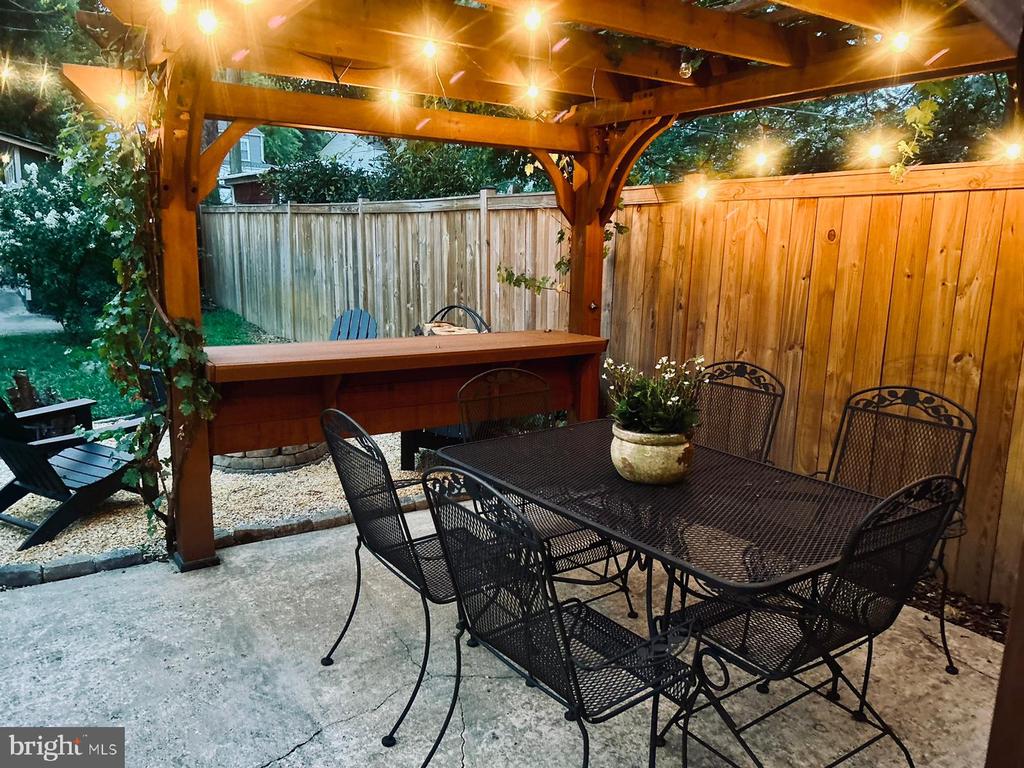 2111 ARLINGTON TERRACE