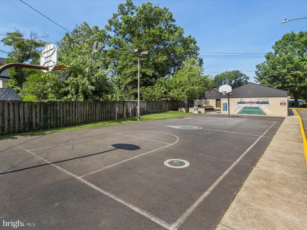 2111 ARLINGTON TERRACE