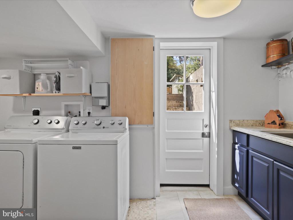 2111 ARLINGTON TERRACE