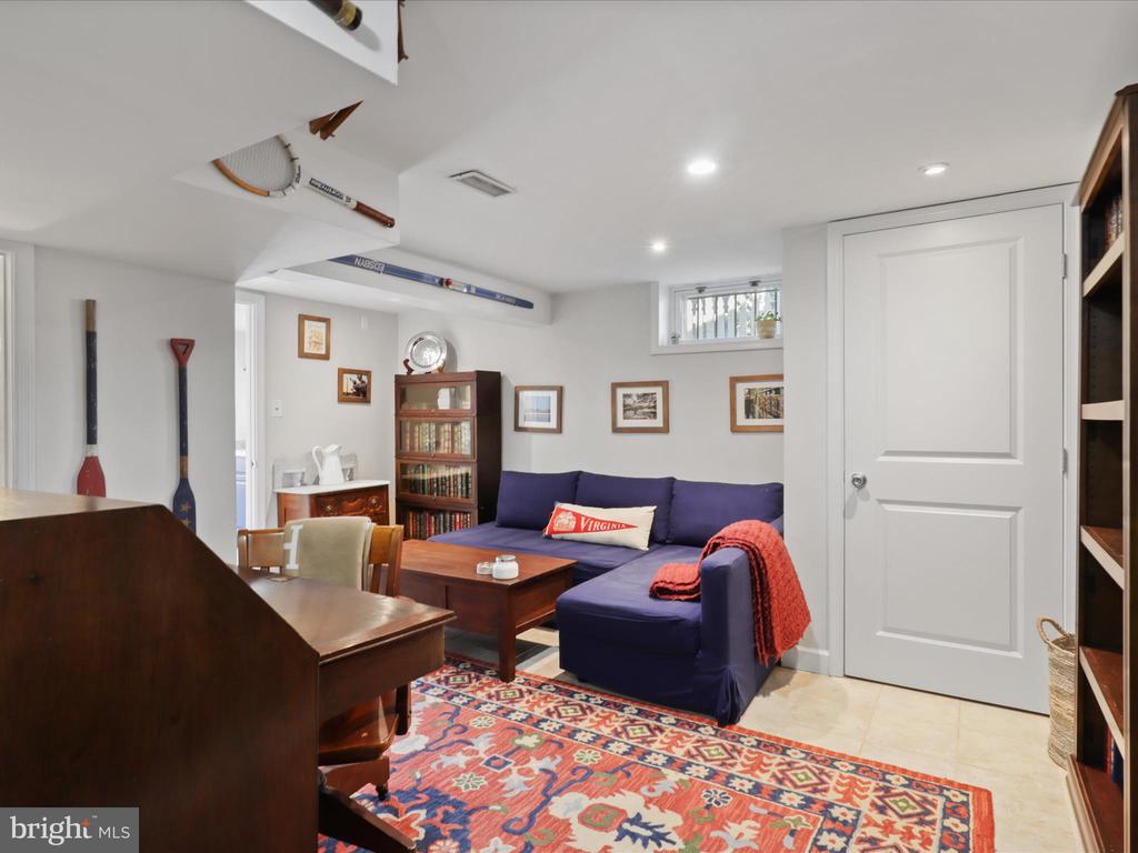 2111 ARLINGTON TERRACE