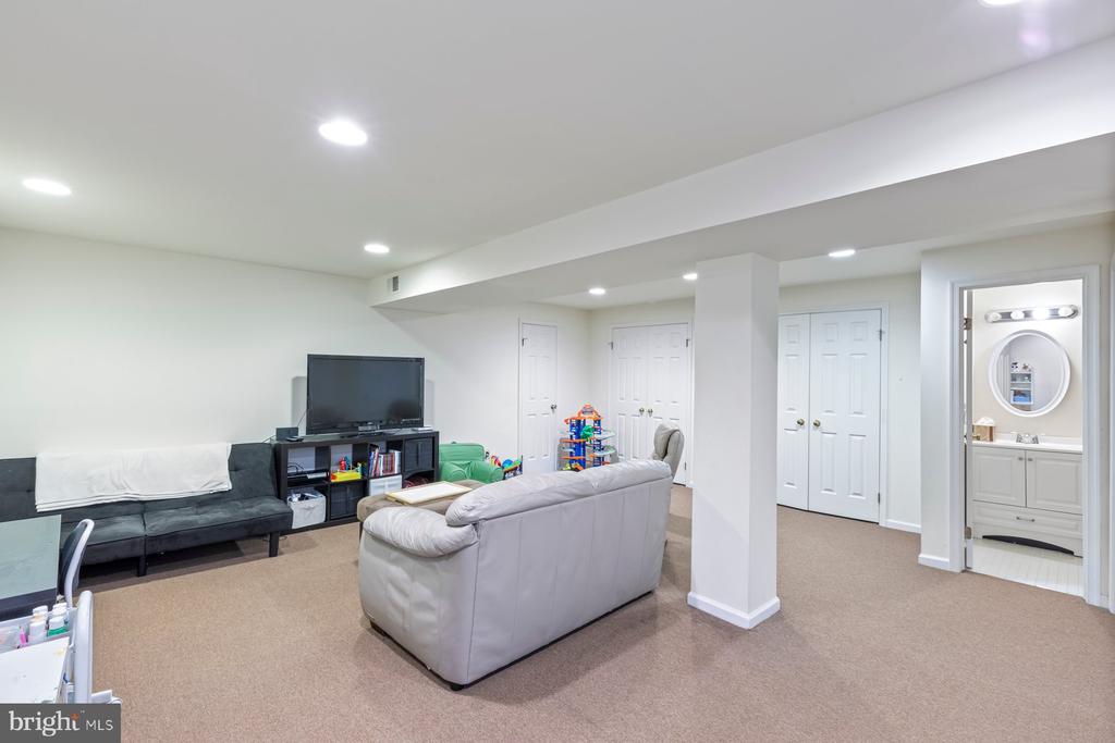 6523 KOZIARA DRIVE