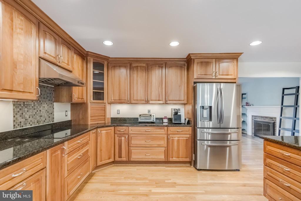 9523 OLD CREEK DRIVE