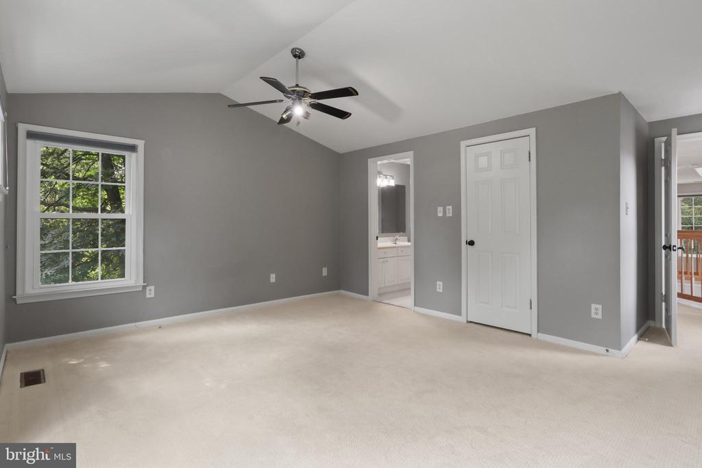 1503 DEER POINT WAY