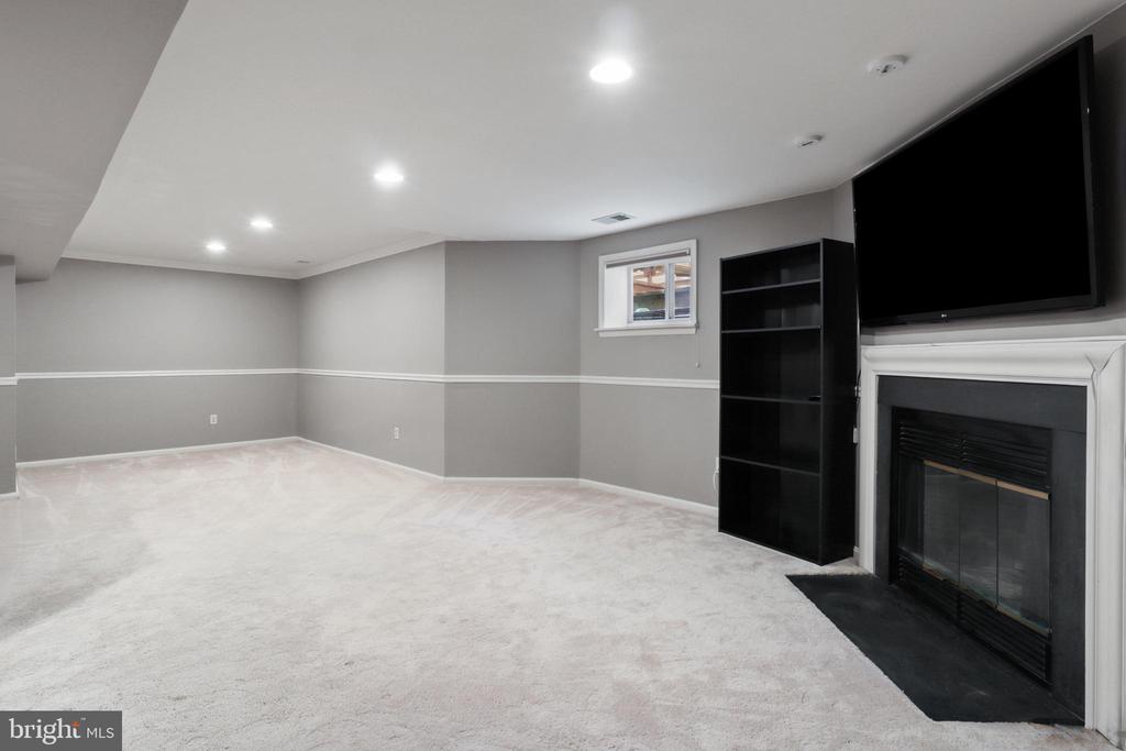 1503 DEER POINT WAY