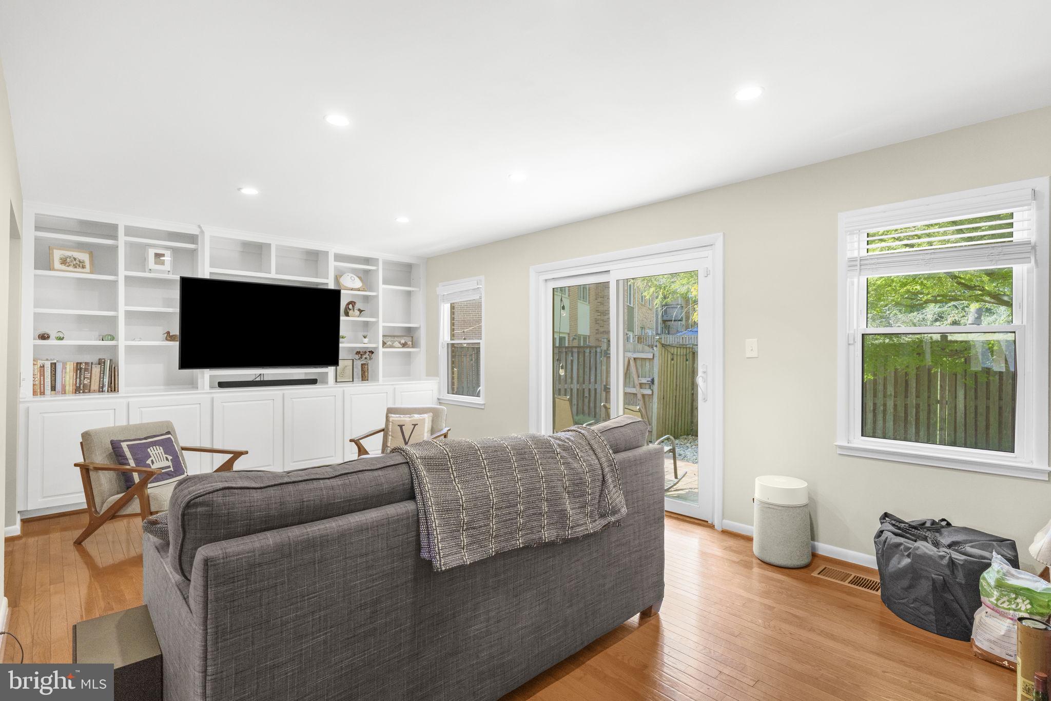 8328 HIGHCLIFFE COURT