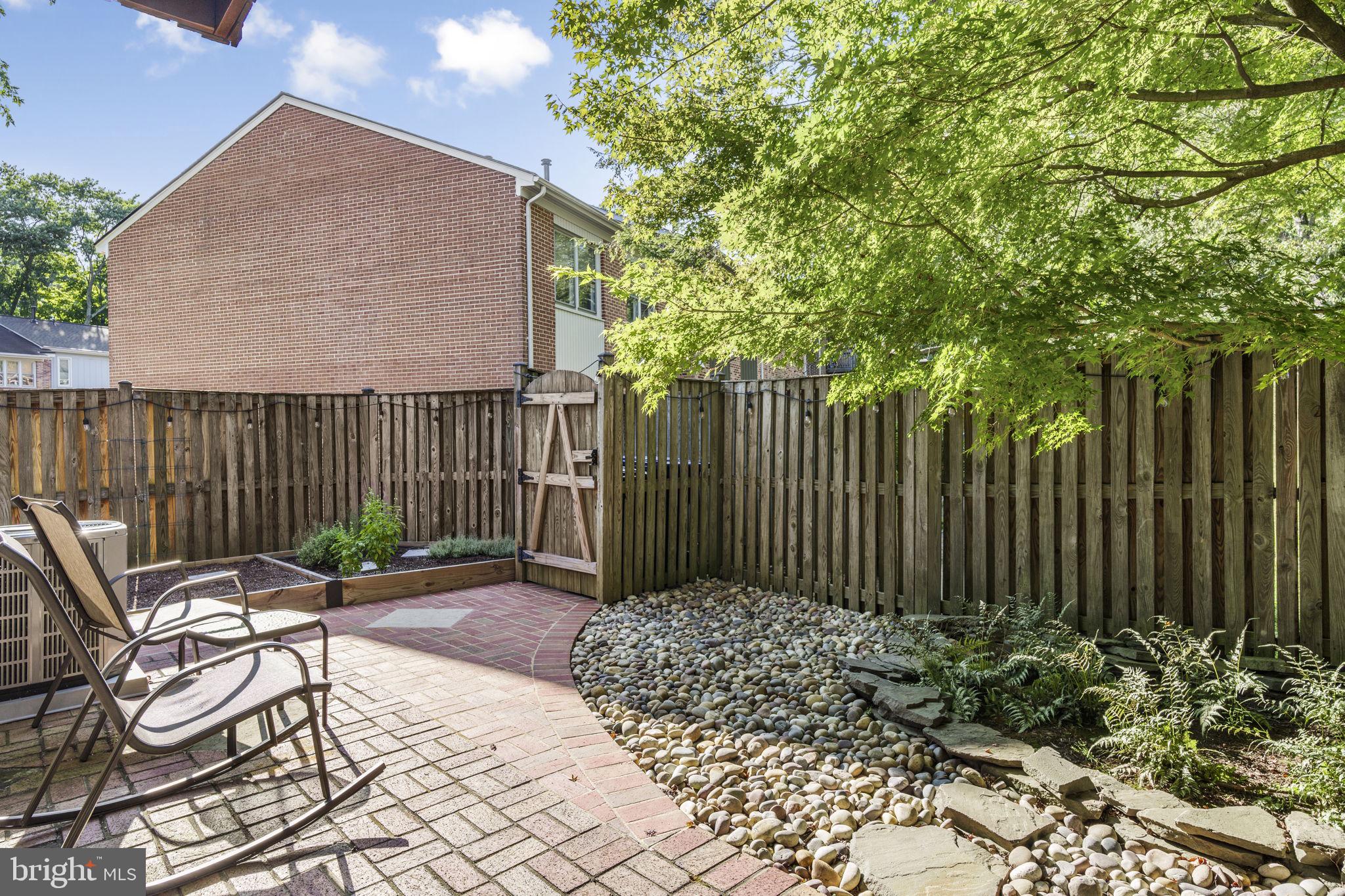 8328 HIGHCLIFFE COURT