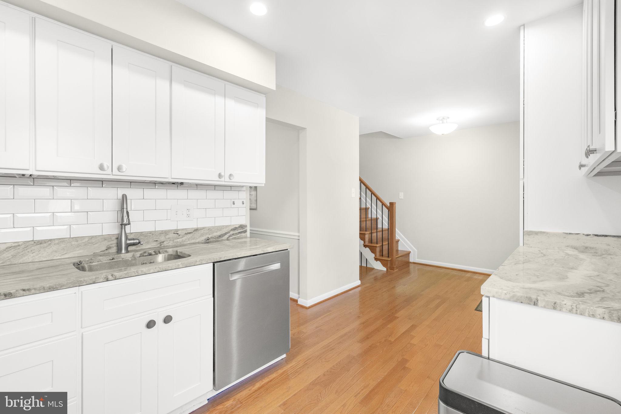 8328 HIGHCLIFFE COURT