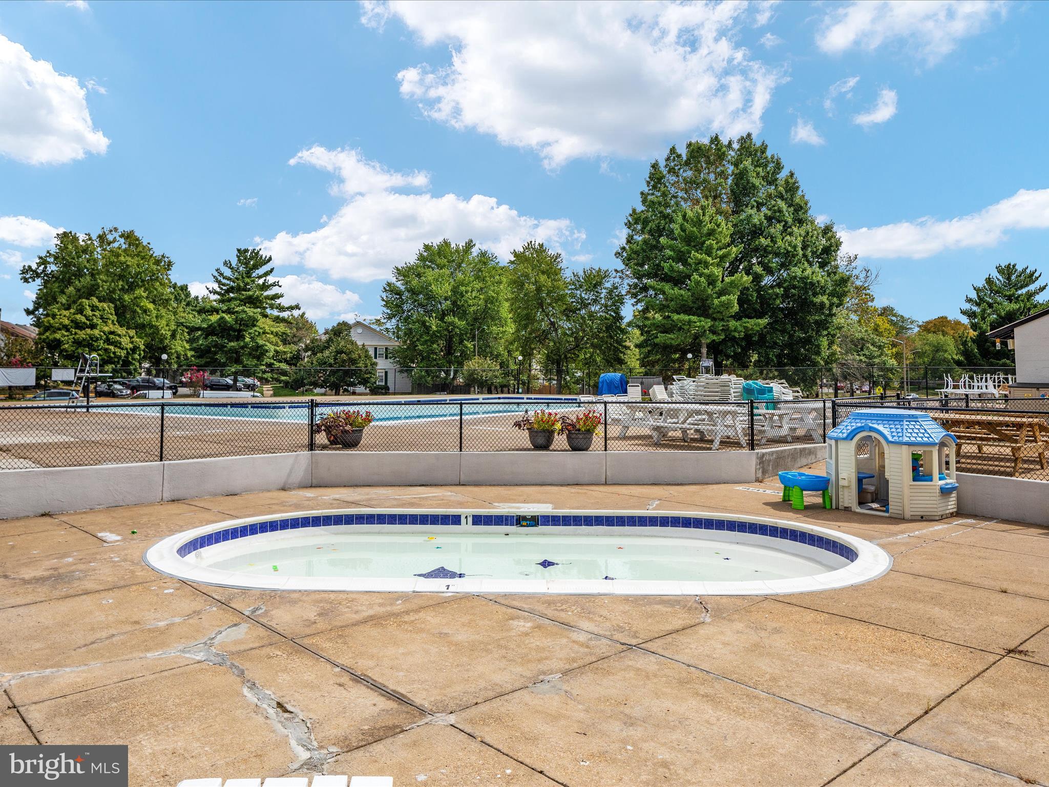 8009 SLEEPY VIEW LANE