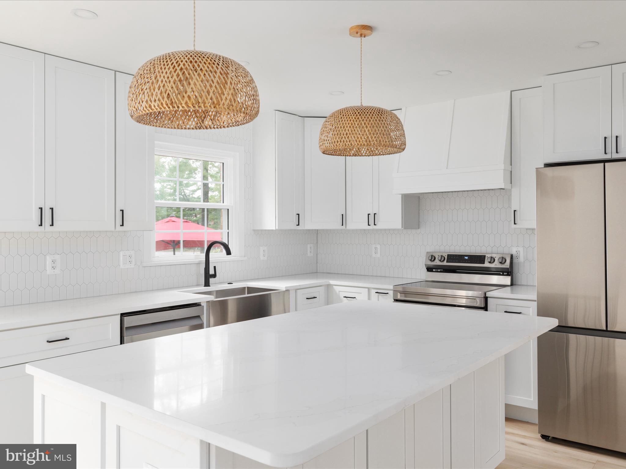 8009 SLEEPY VIEW LANE