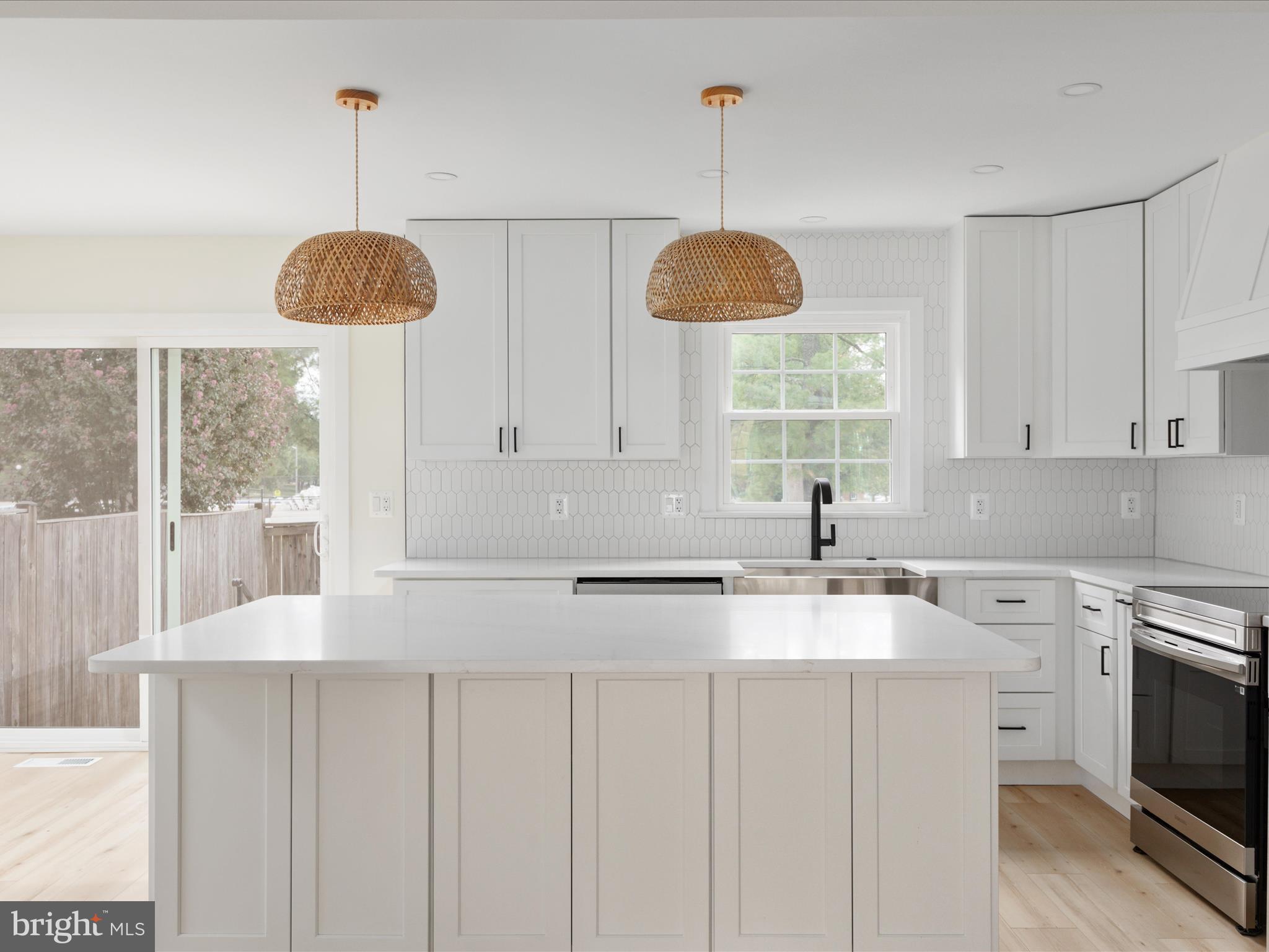 8009 SLEEPY VIEW LANE