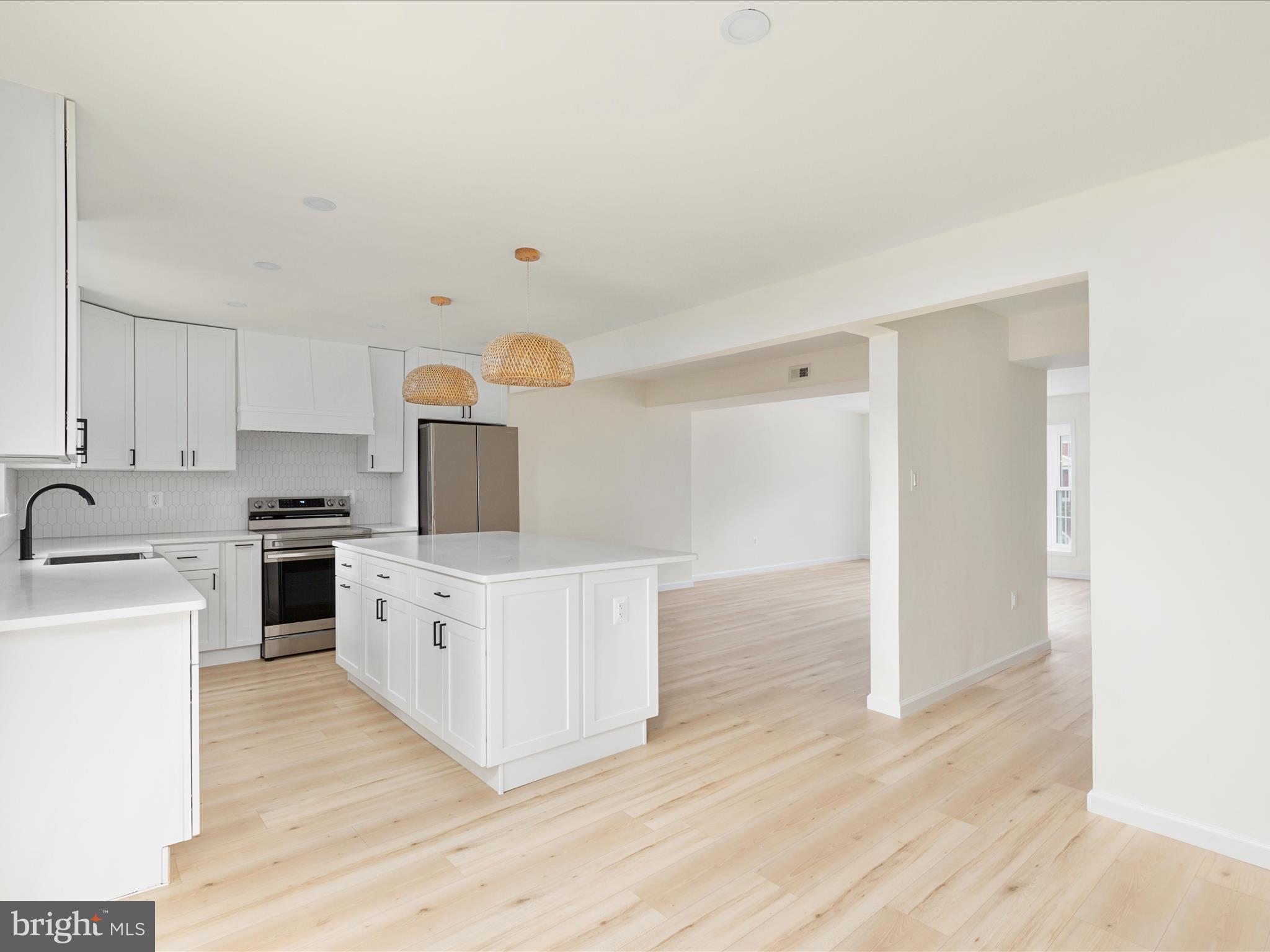 8009 SLEEPY VIEW LANE