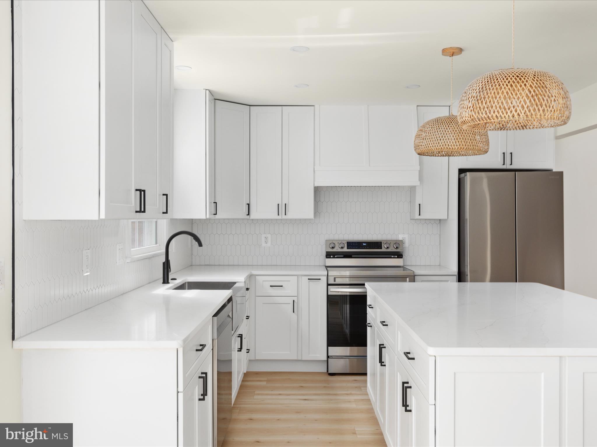 8009 SLEEPY VIEW LANE