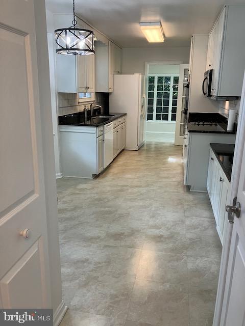 8706 POWDER HORN ROAD