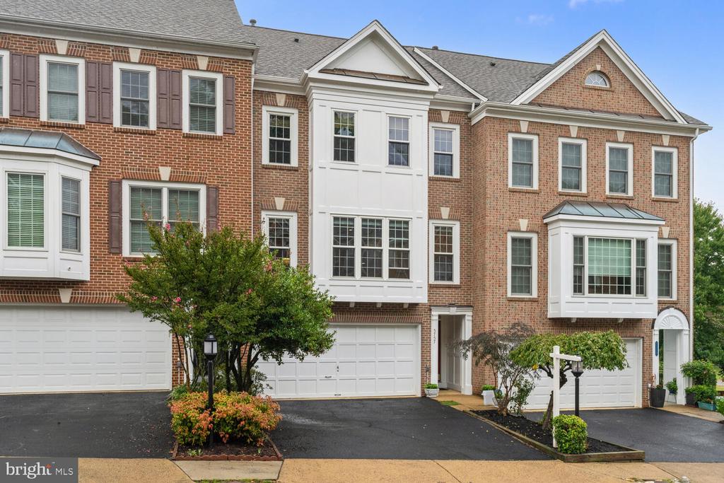 5757 GOVERNORS POND CIRCLE