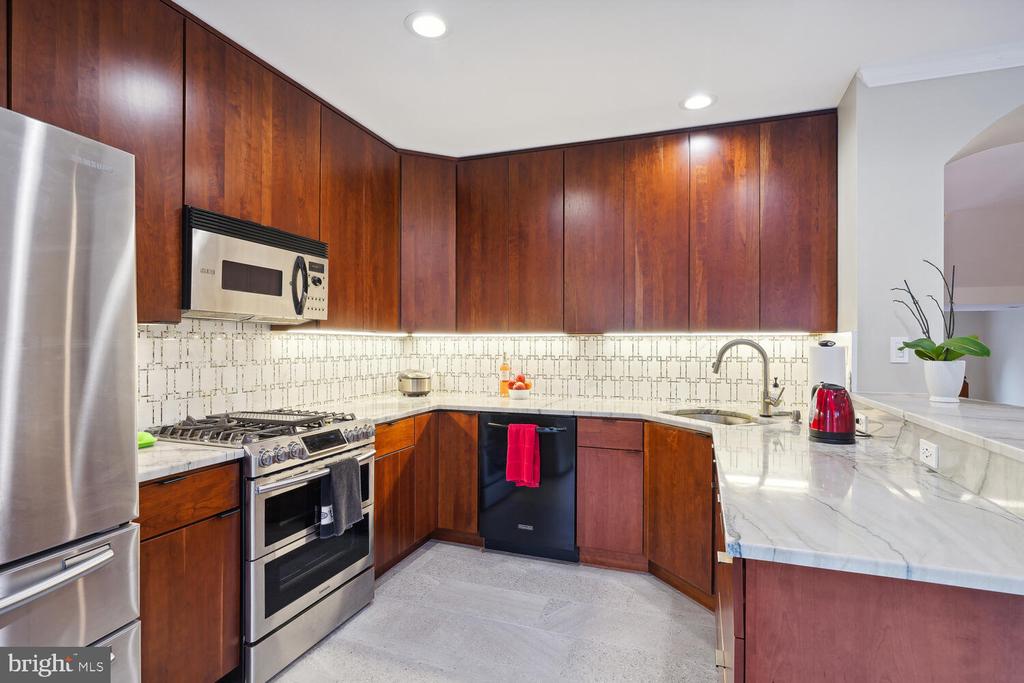5757 GOVERNORS POND CIRCLE