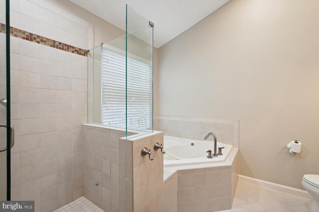 5757 GOVERNORS POND CIRCLE