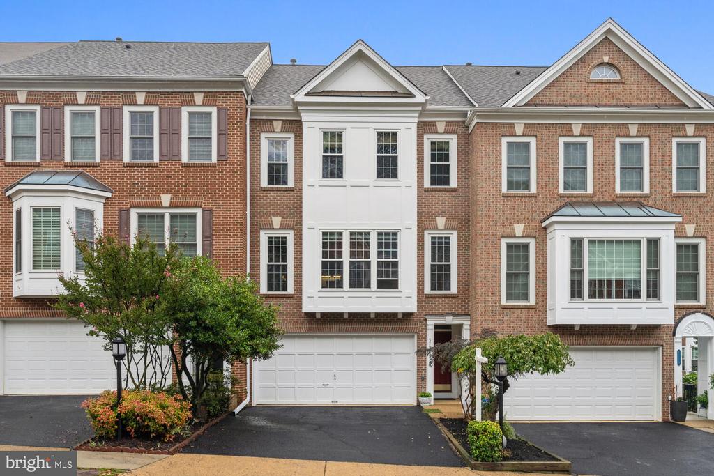 5757 GOVERNORS POND CIRCLE