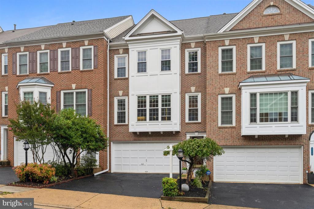 5757 GOVERNORS POND CIRCLE