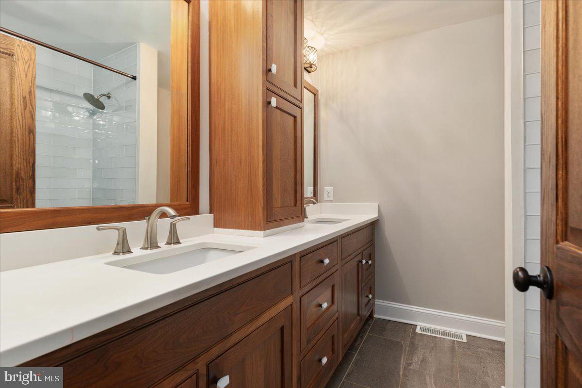 11747 PINE TREE DRIVE