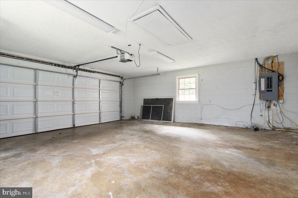 11747 PINE TREE DRIVE