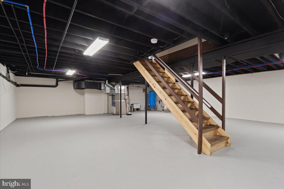 11747 PINE TREE DRIVE