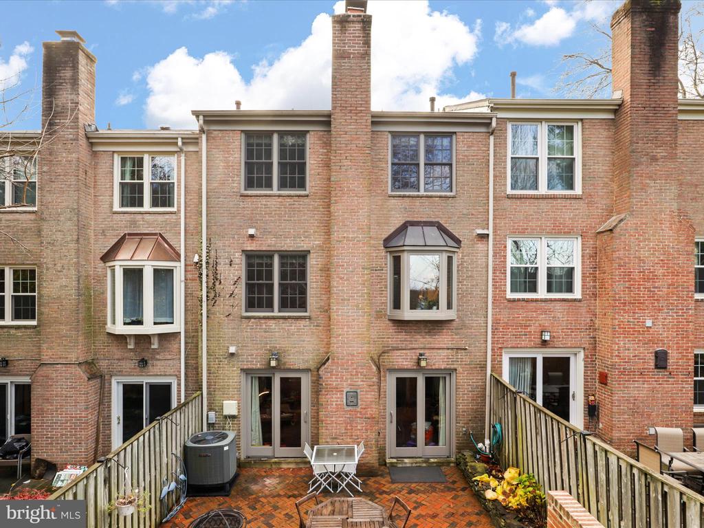 2018 HOPEWOOD DRIVE