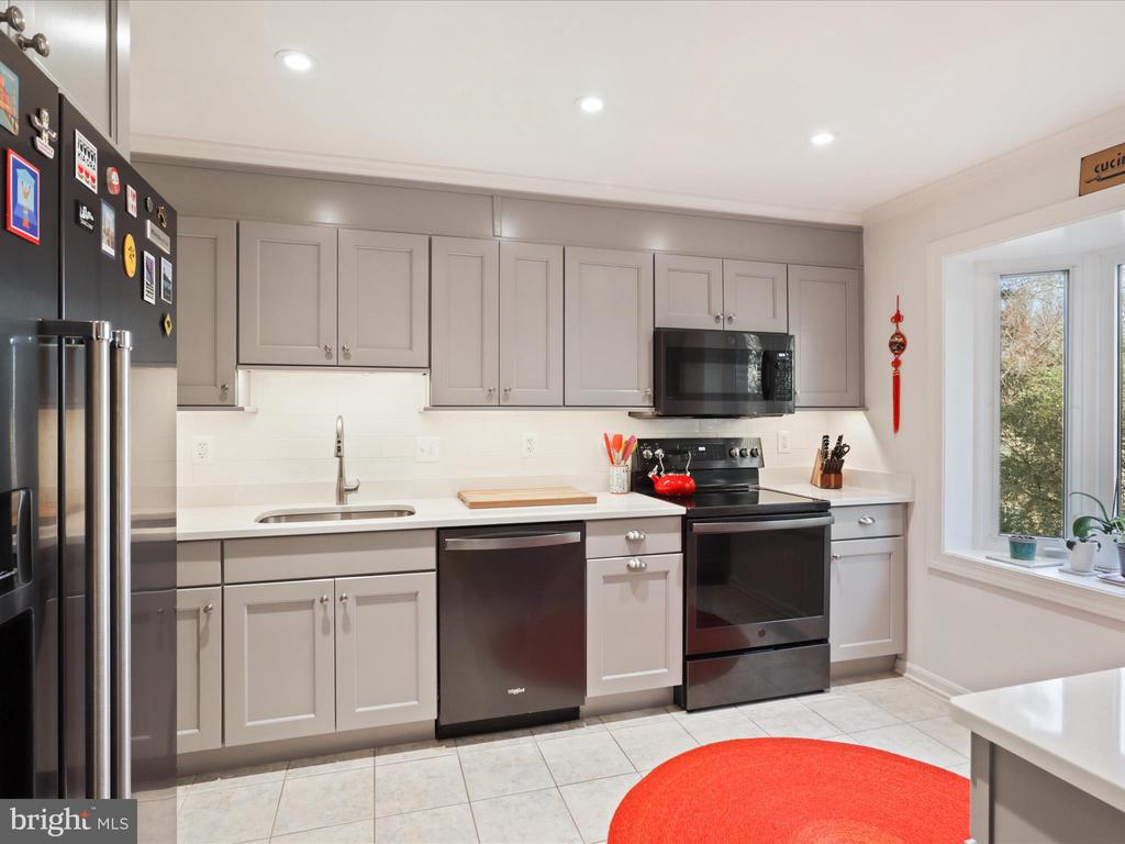 2018 HOPEWOOD DRIVE