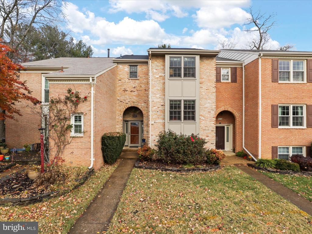 2018 HOPEWOOD DRIVE