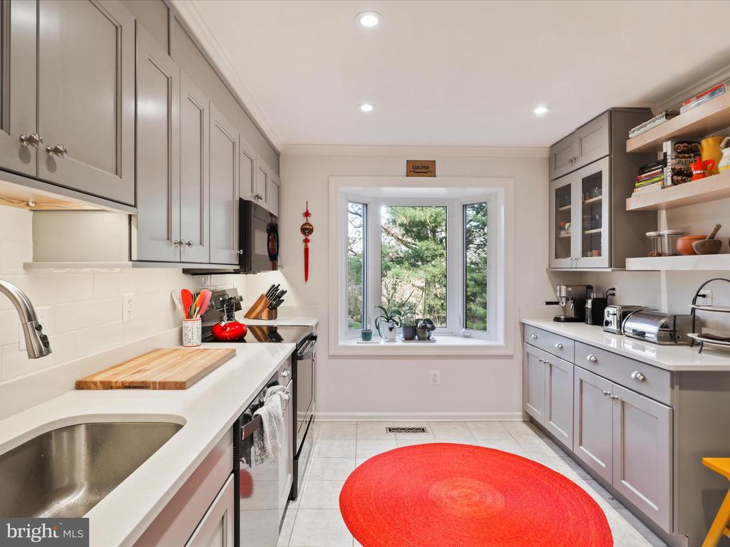 2018 HOPEWOOD DRIVE