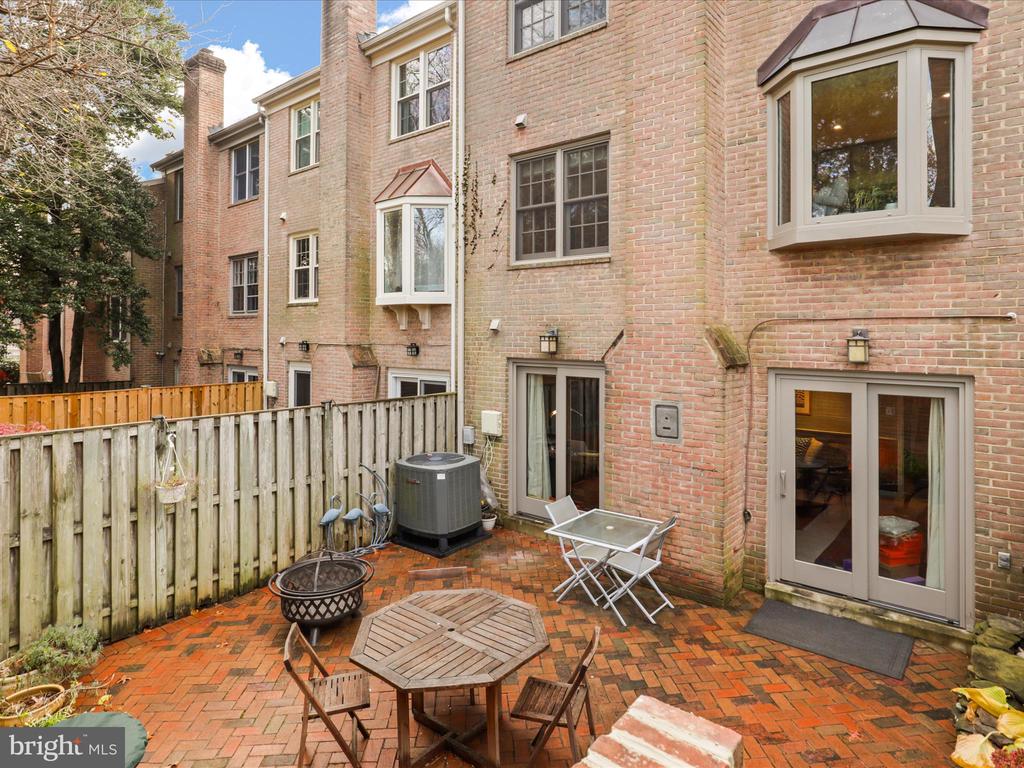 2018 HOPEWOOD DRIVE