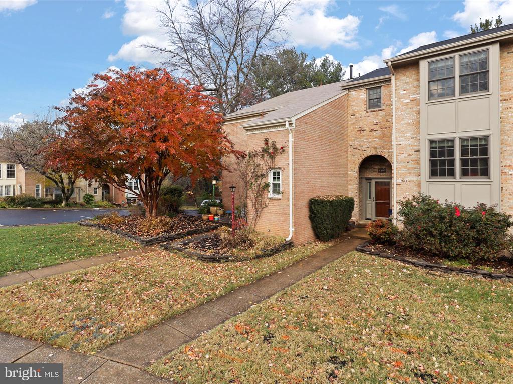 2018 HOPEWOOD DRIVE