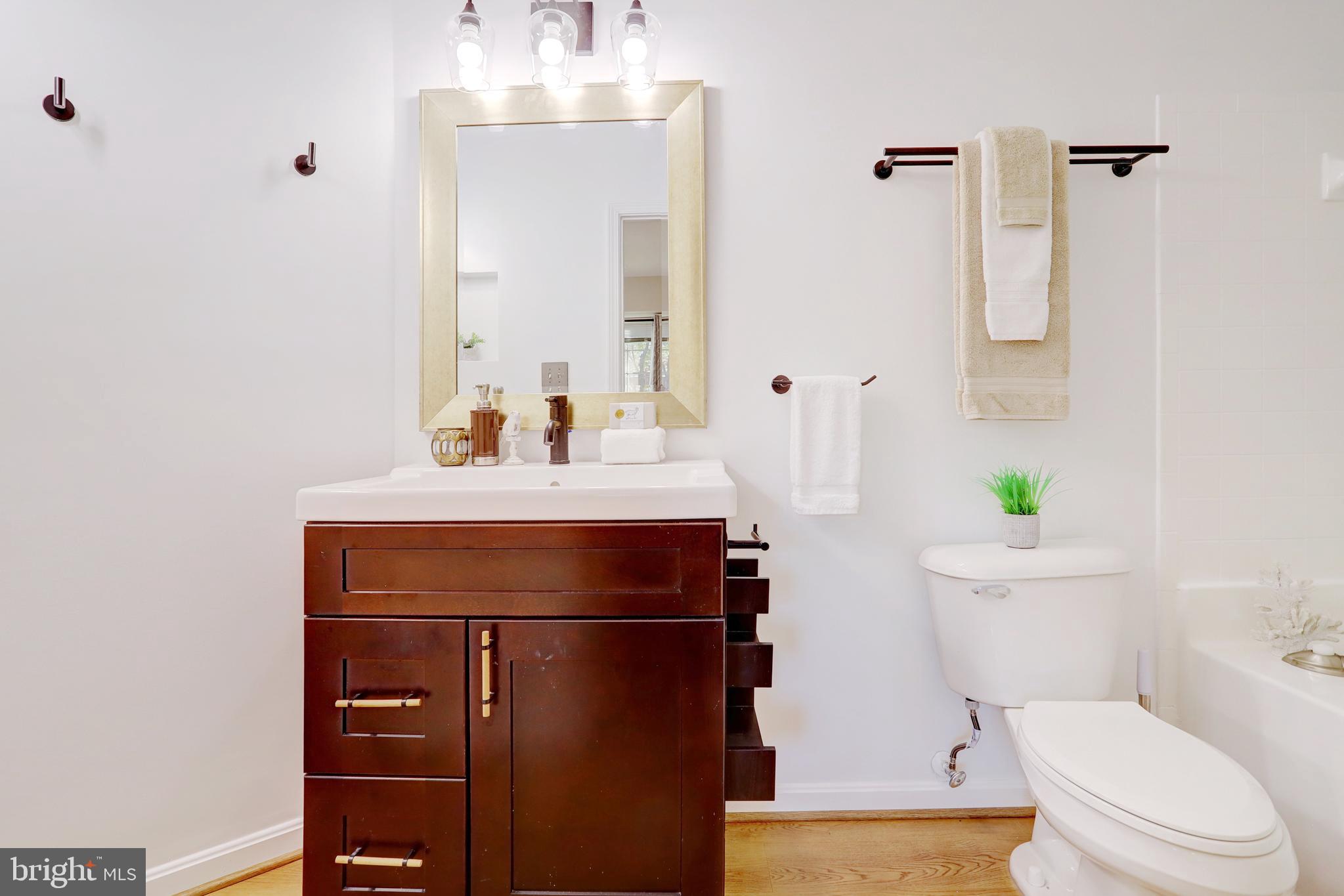 6921 VICTORIA DRIVE C C