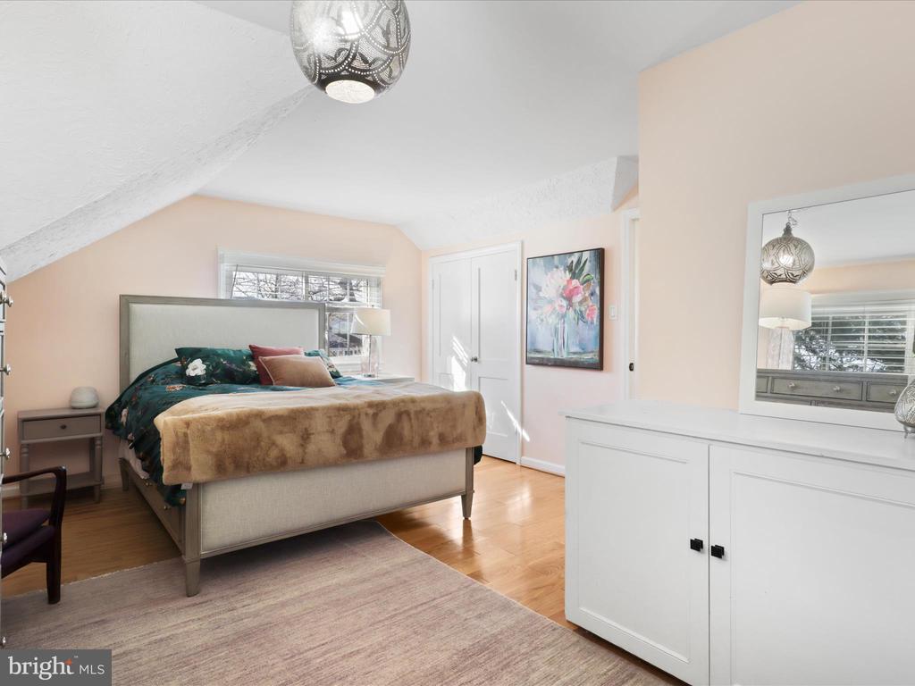 7009 VANDERBILT DRIVE