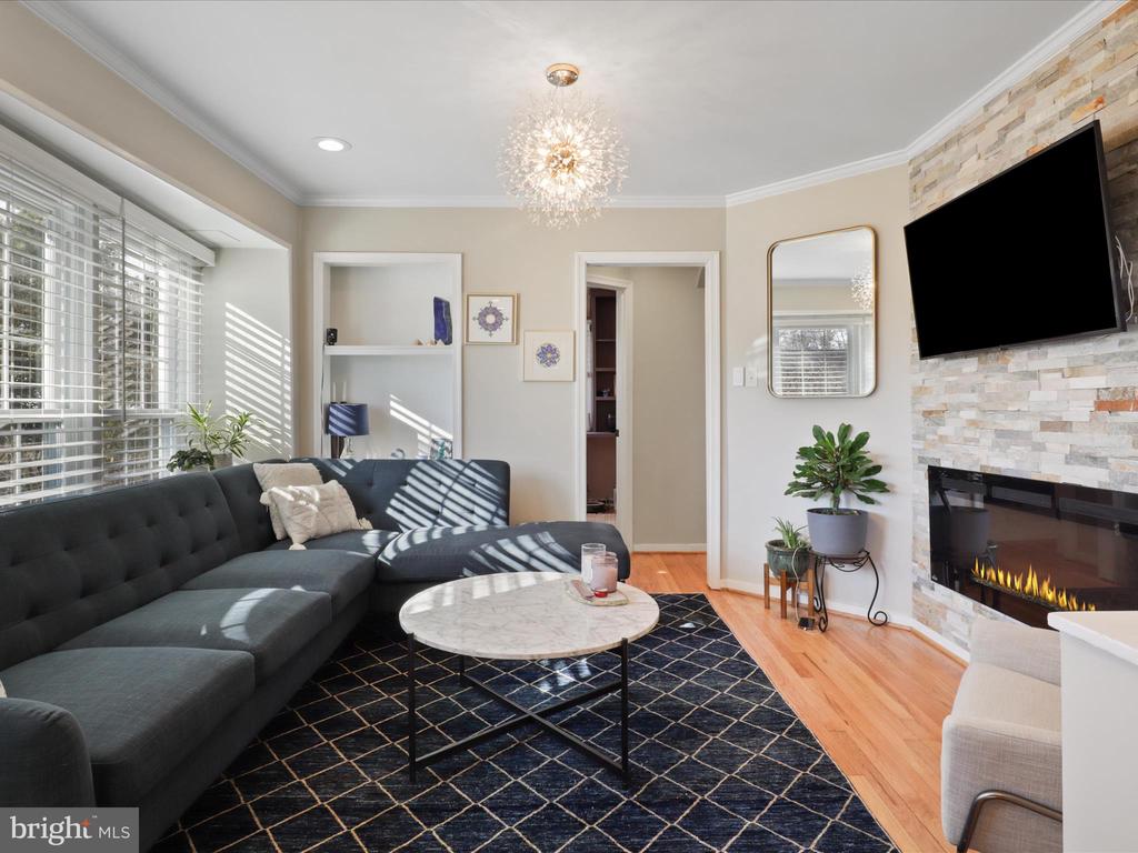 7009 VANDERBILT DRIVE