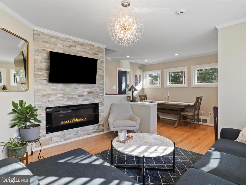 7009 VANDERBILT DRIVE