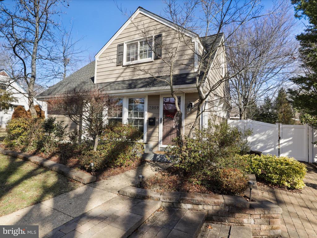 7009 VANDERBILT DRIVE
