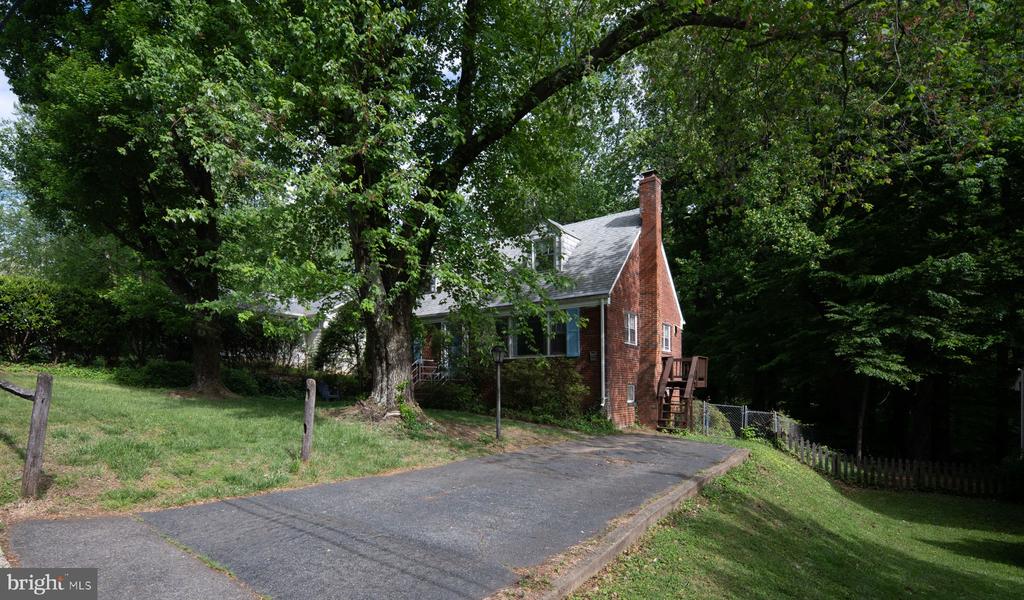 6510 OAKWOOD DRIVE