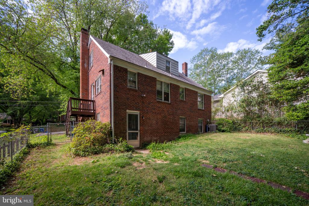 6510 OAKWOOD DRIVE