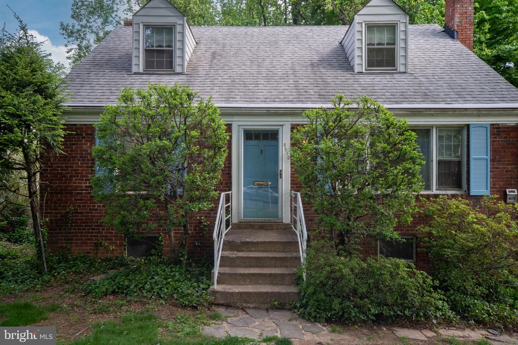 6510 OAKWOOD DRIVE