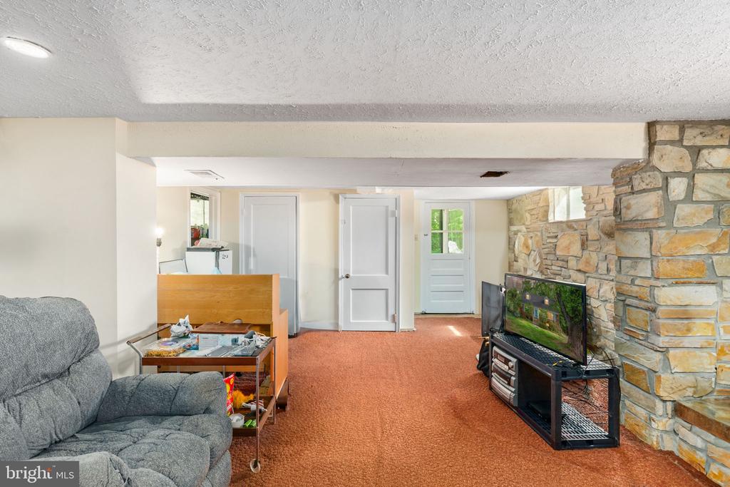 6510 OAKWOOD DRIVE