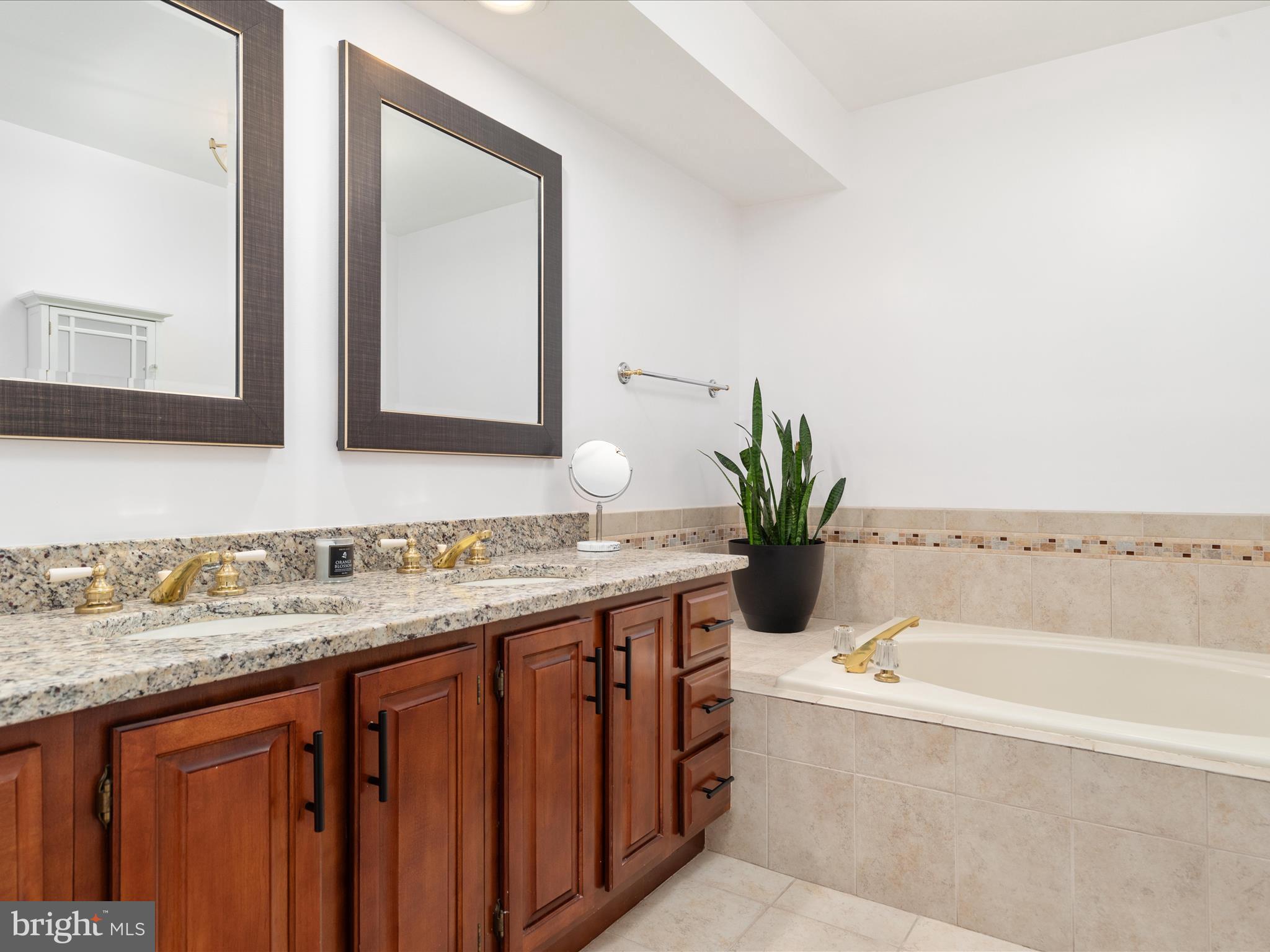 12019 LISA MARIE COURT