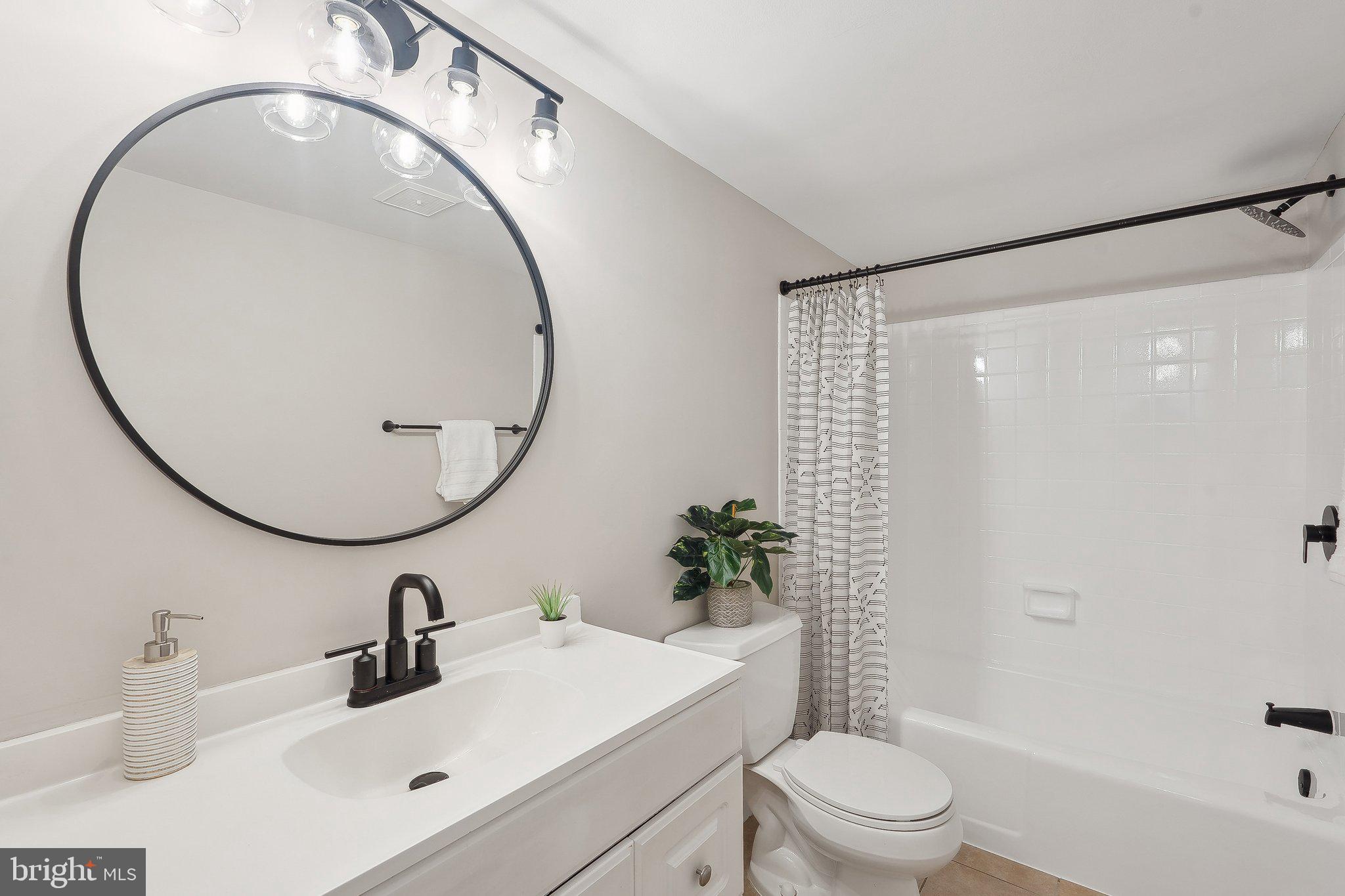 1531 NORTHGATE SQUARE 12B