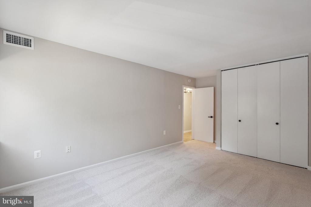 1531 NORTHGATE SQUARE 12B