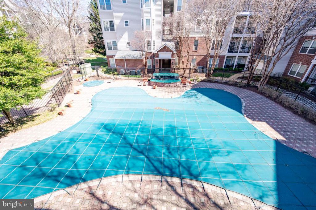 1521 SPRING GATE DRIVE 10206
